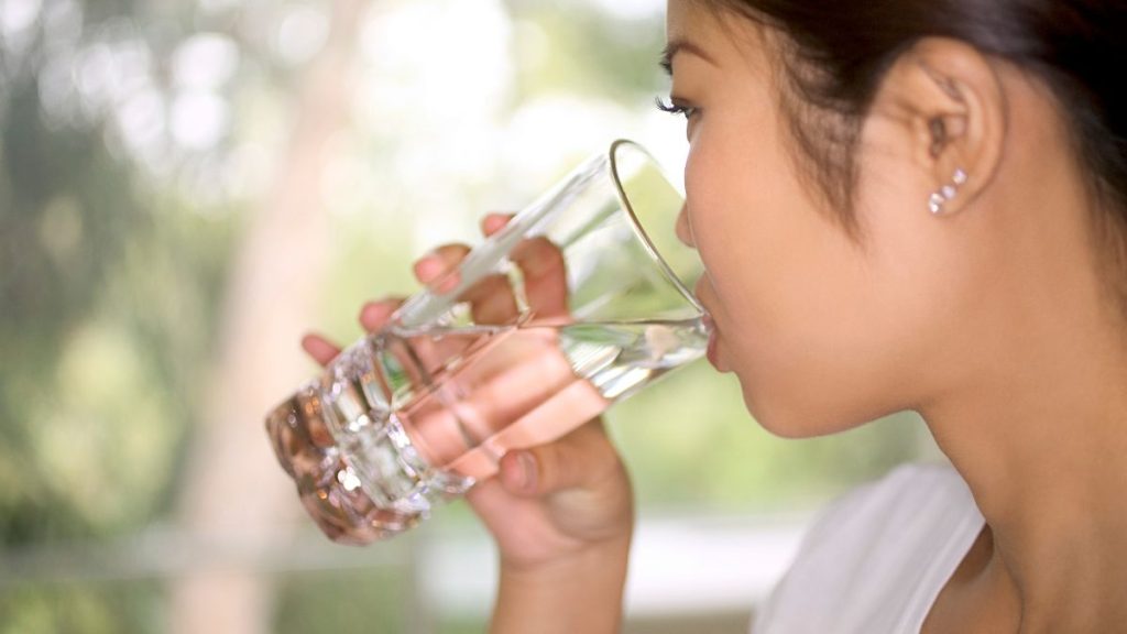 Dampak Kurang Minum Air Putih terhadap Kesehatan Kulit